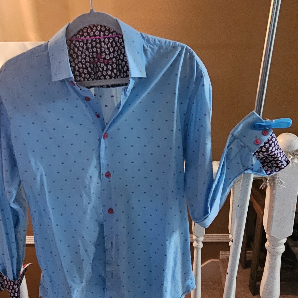 BERTIGO Blue with Pink Buttons Floral Accents Shirt Size L